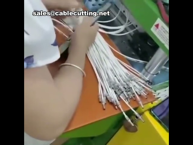 ماكينة حقن عمودية لتشكيل مقابس وكابلات DC من مواد PVC وTPE وPP وPE - عالية الدقة